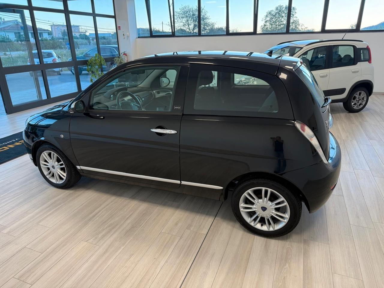 Lancia Ypsilon 1.2 69 CV Unyca