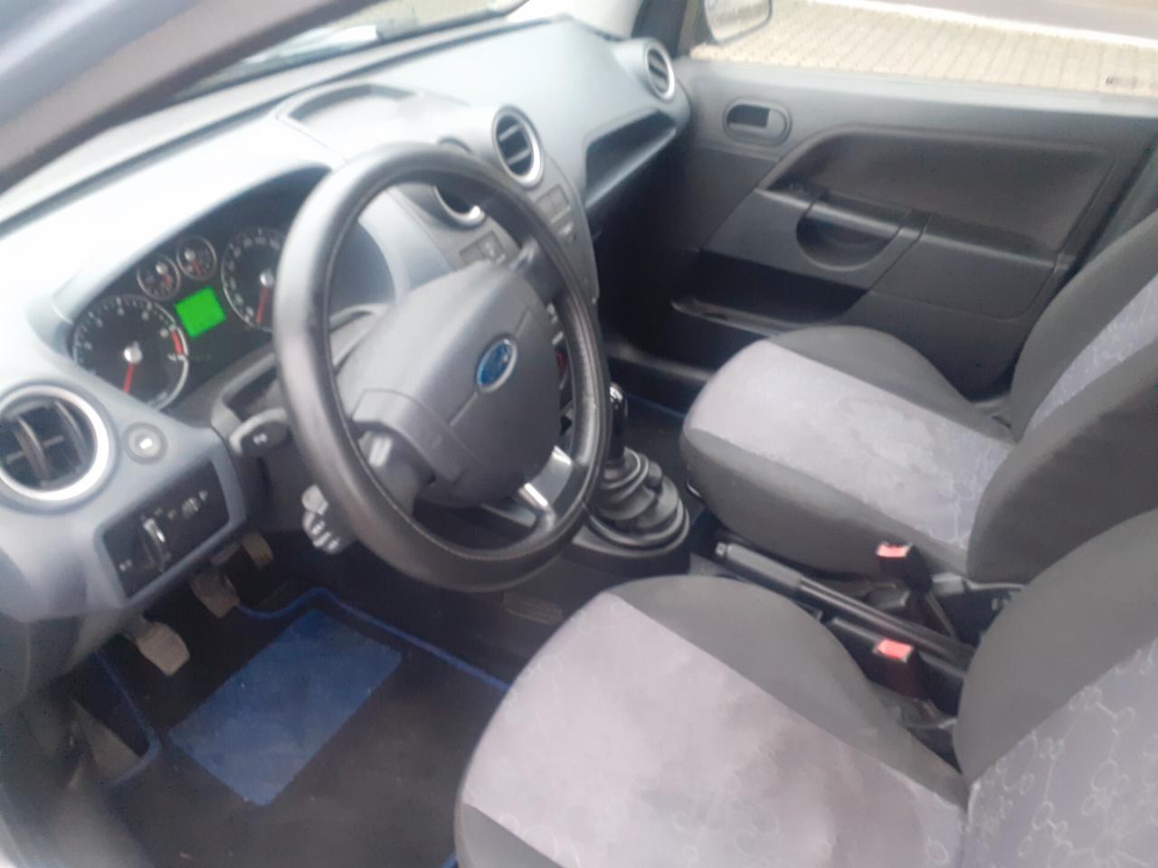 Ford Fiesta 1.2 16V 5p. Ghia