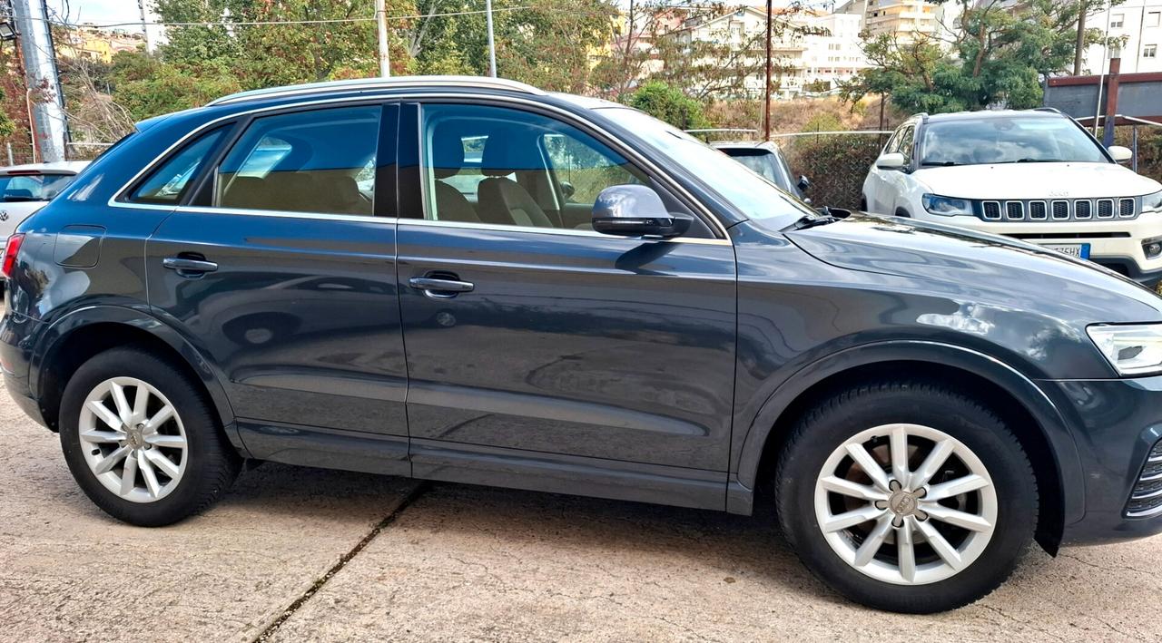 Audi Q3 2.0 TDI 120 CV Business