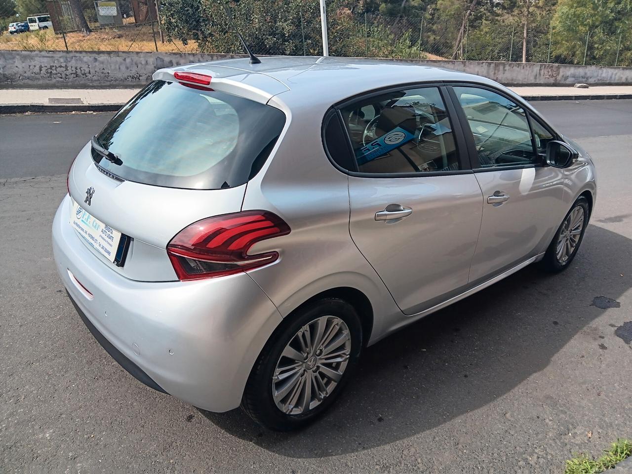 Peugeot 208 BlueHDi 75 5 porte Allure