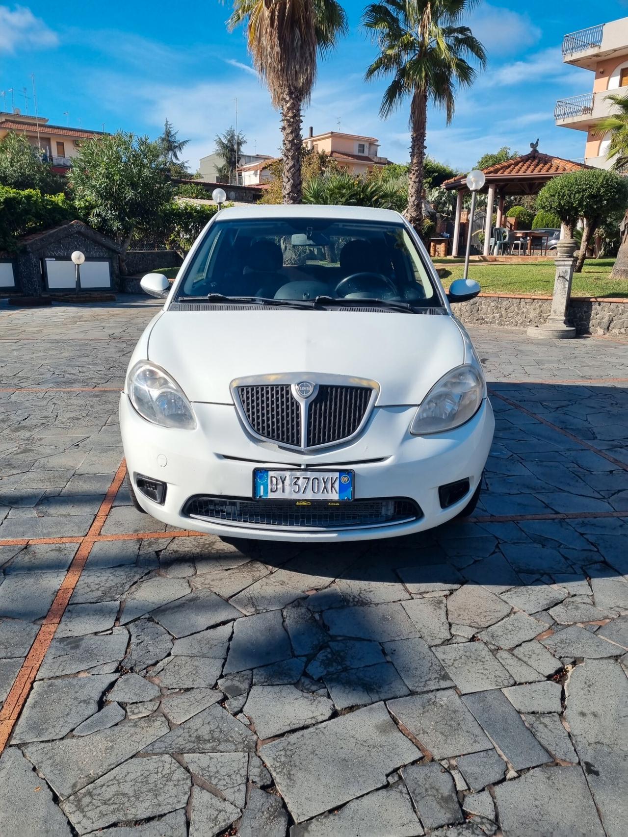 Lancia Ypsilon 1.4 Platino