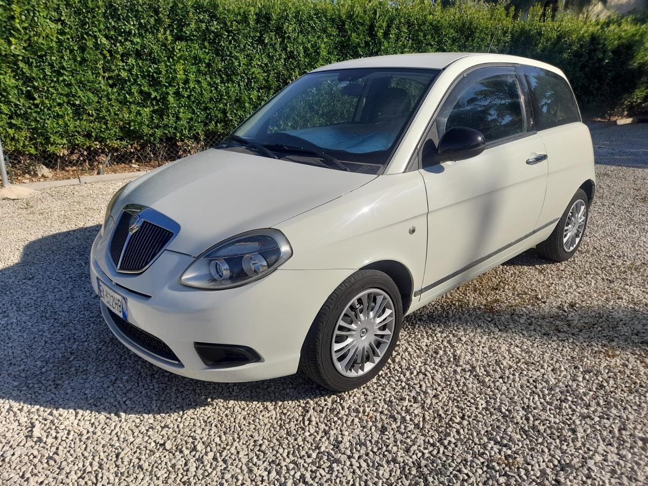 Lancia Ypsilon 1.2 69 CV Unyca