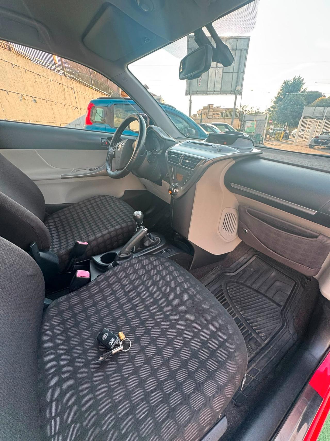 Toyota iQ 1.0 Sol