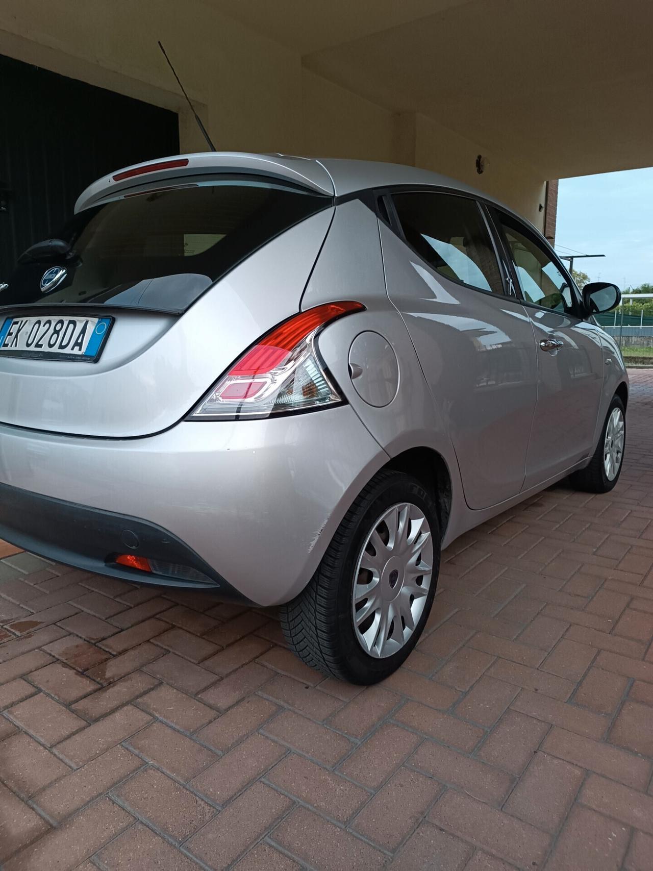 Lancia Ypsilon 1.2 69 CV 5 PORTE GOLD