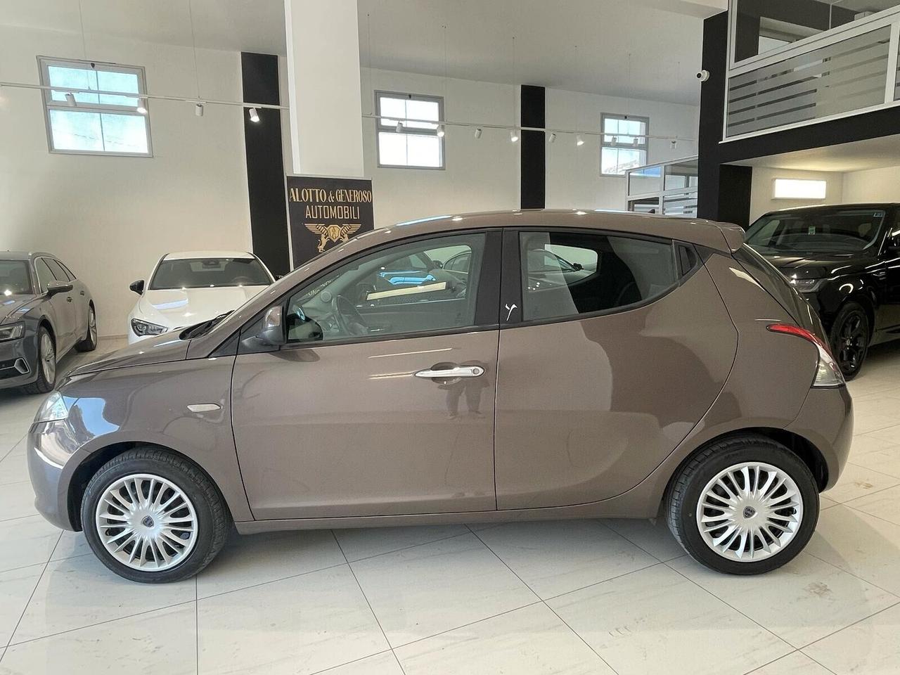 Lancia Ypsilon 1.3 MJT 95 CV 5 S&S Platinum 12.2011