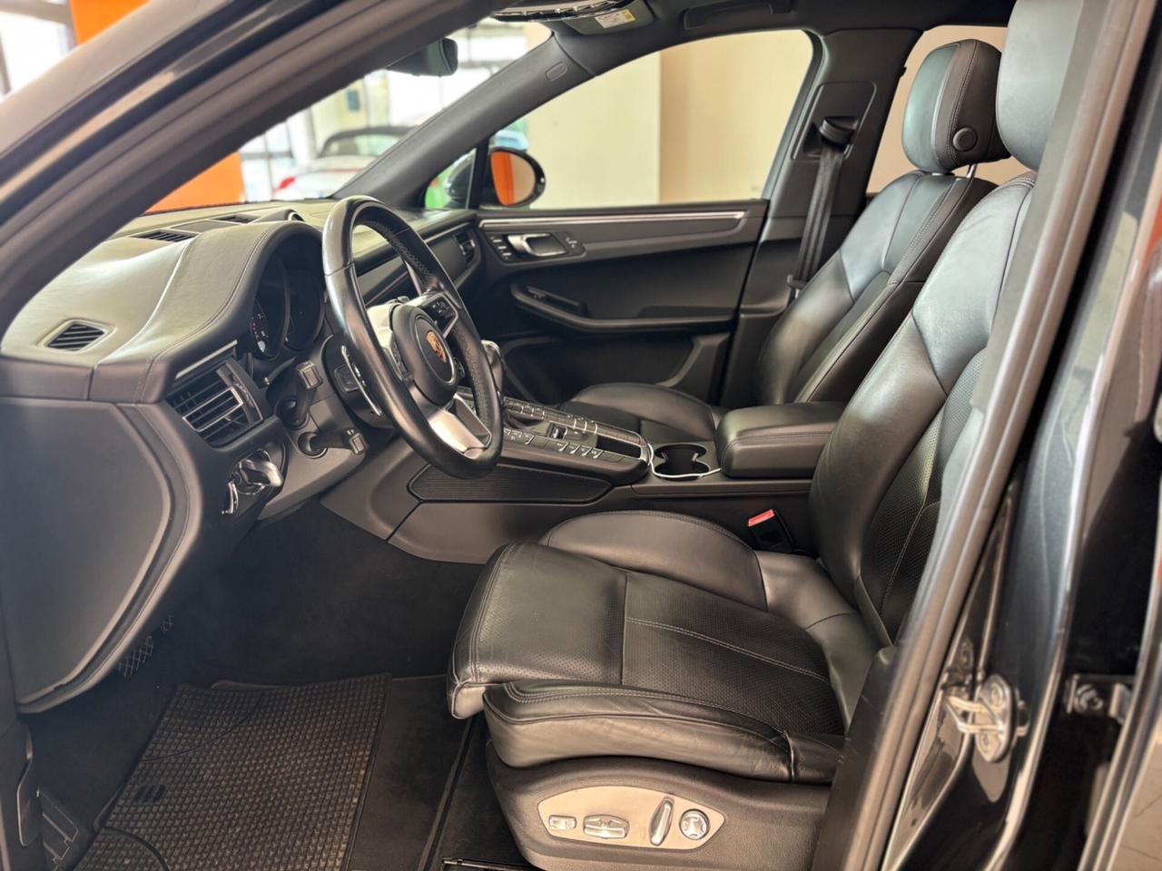 Porsche Macan 2.0 245 cv matrix-navi-tetto-pelle permute finanziamenti
