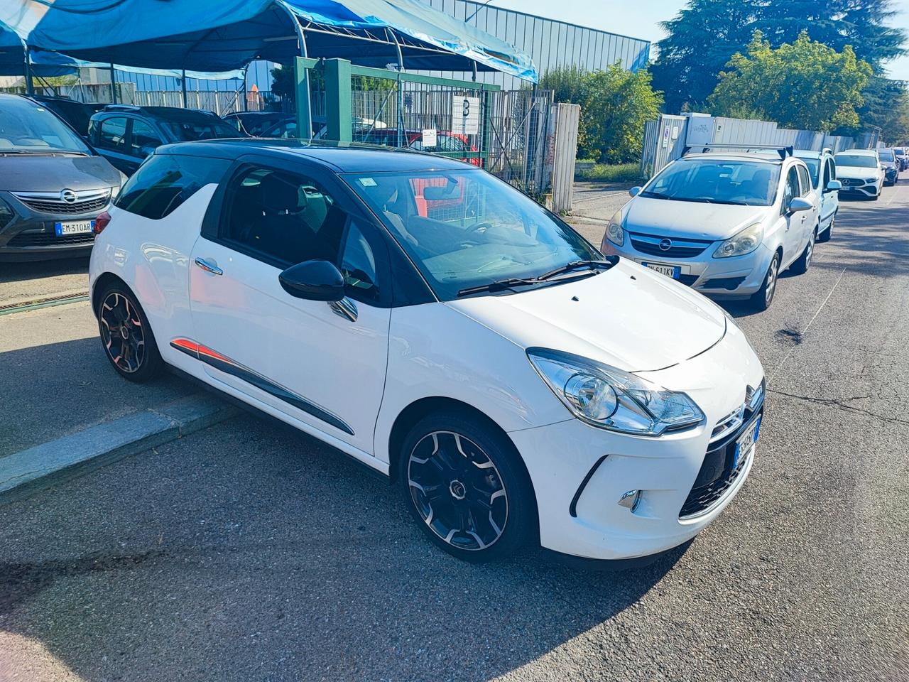 Ds DS3 3 1.2 VTi 82 Just Black