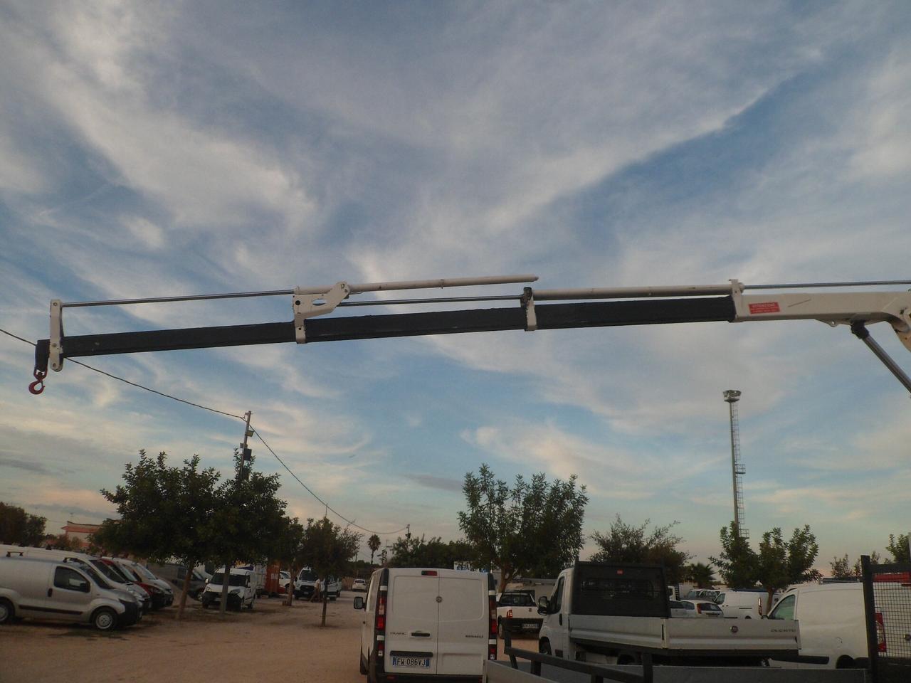 Nissan cabstar cassone con gru
