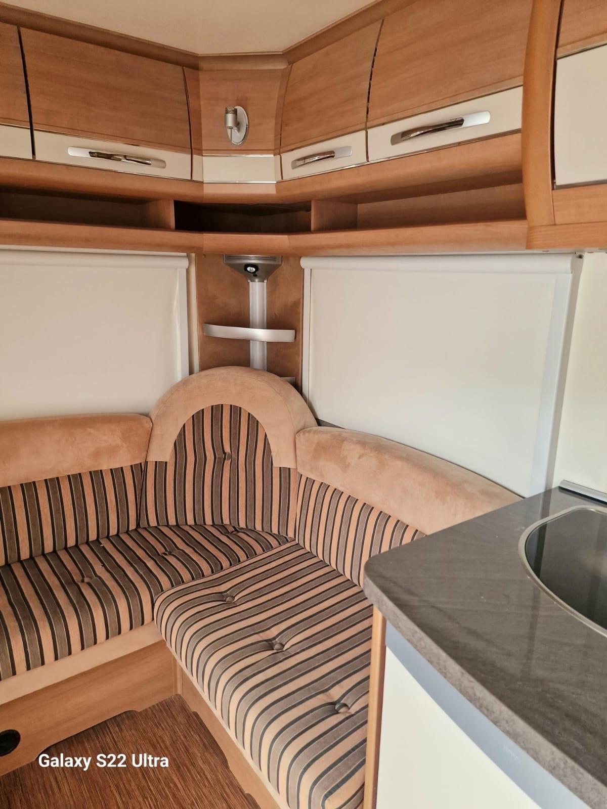 Hobby la Vita Caravan del 2010 in saldo 695