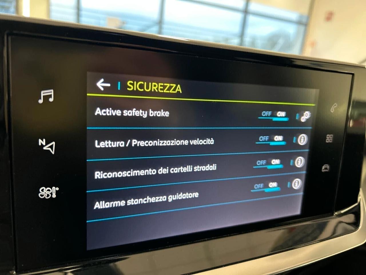 Peugeot 2008 ALLURE motore elettrico SPOTICAR