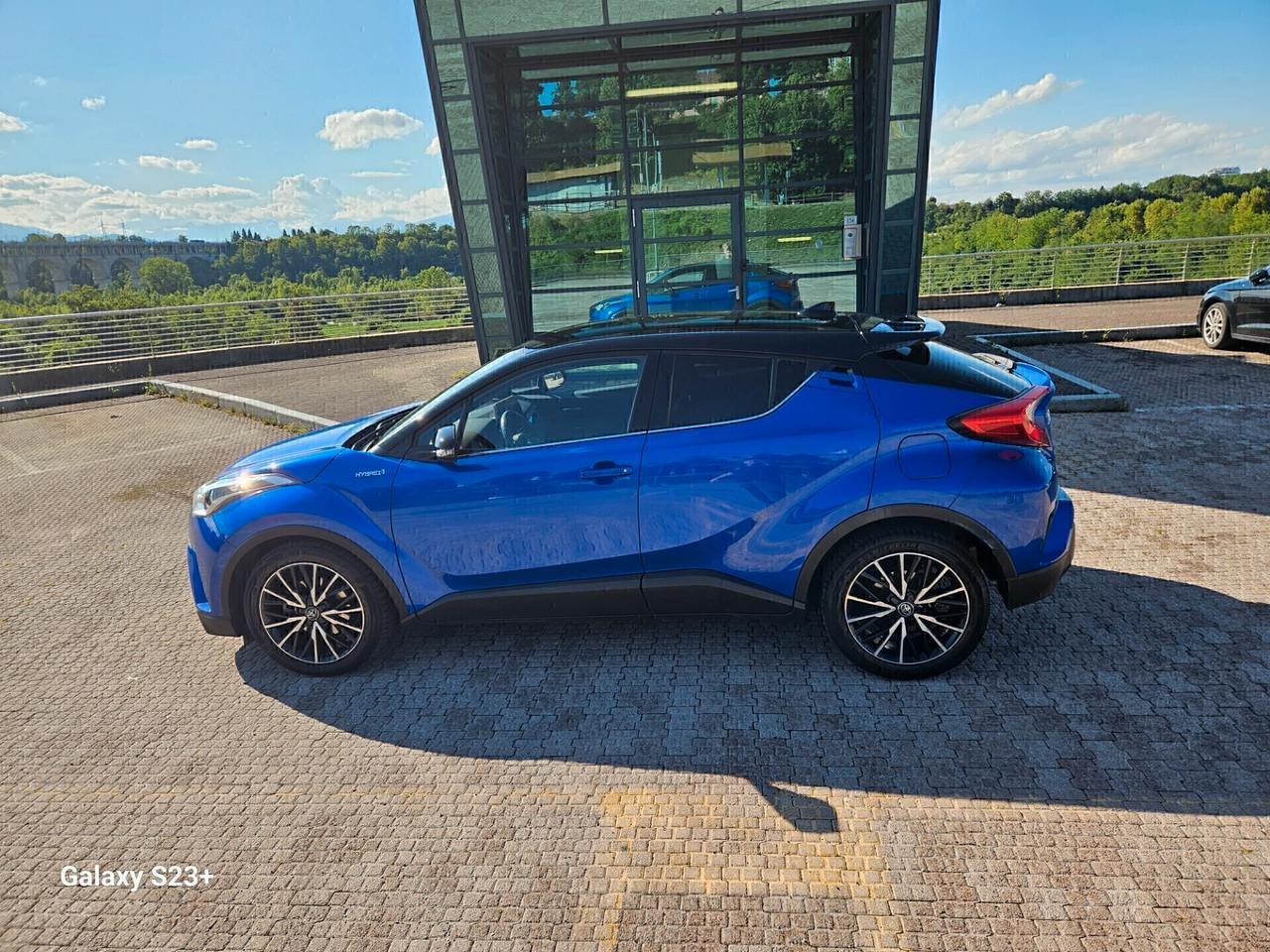 Toyota C-HR 1.8 Hybrid valutiamo usato /scambio