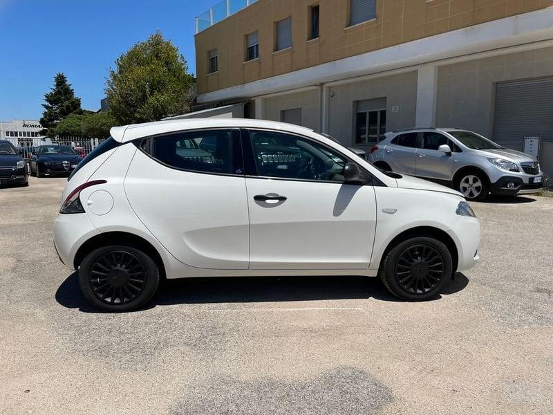 Lancia Ypsilon 1.2 69 CV 5 porte GPL Ecochic Silver