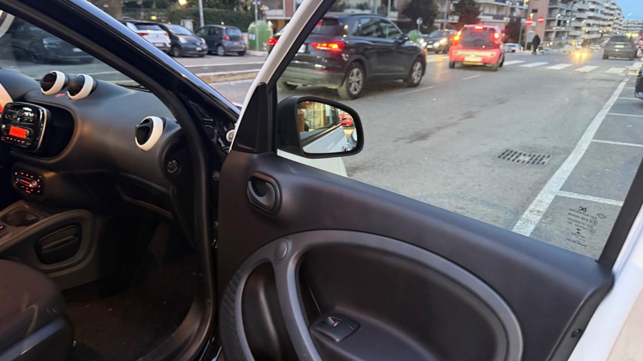 Smart ForFour EQ Passion LED PDC CERCHI 15 SOLO 30000 KM