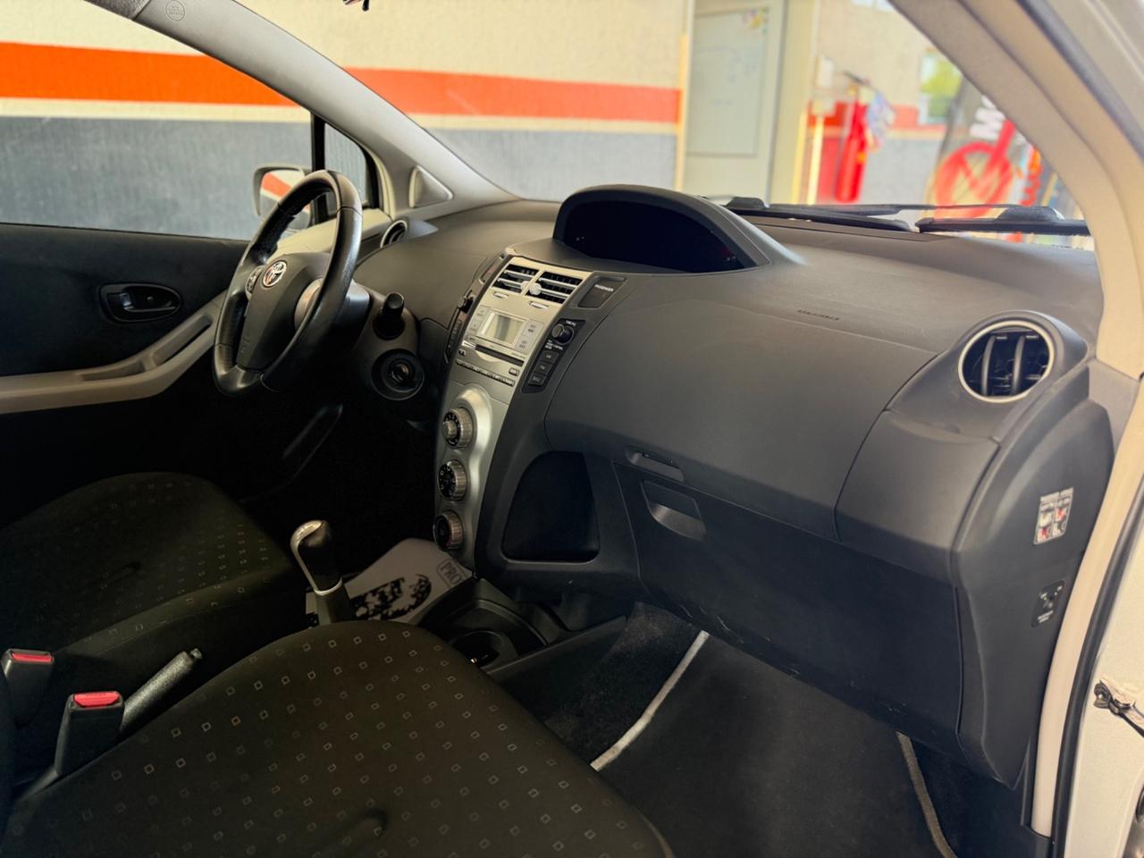Toyota Yaris 1.0 5 porte Now NEOPATENTATI