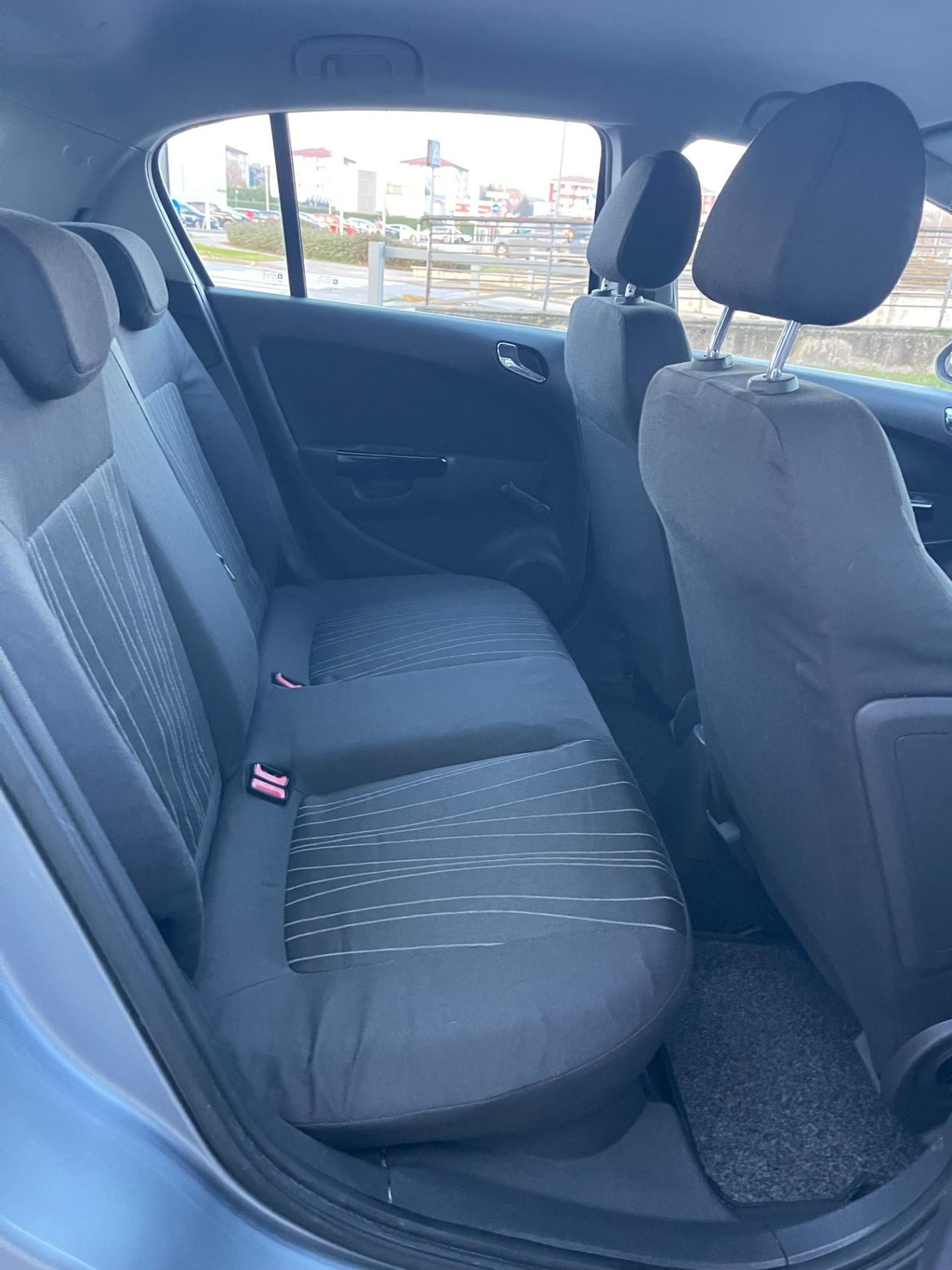 Opel Corsa 1.2 5 porte Cosmo