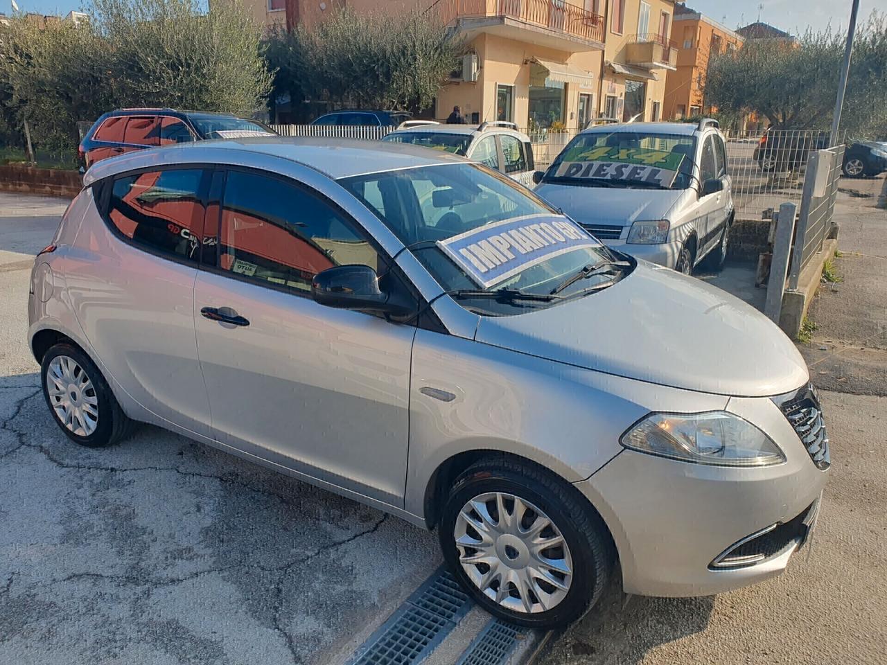 Lancia Ypsilon 1.2 benzina GPL Neopatent 2013