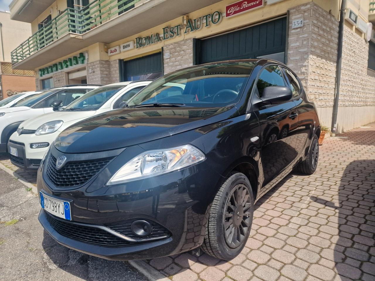 Lancia Ypsilon 1.0 FireFly 5 porte S&S Hybrid Ecochic Silver