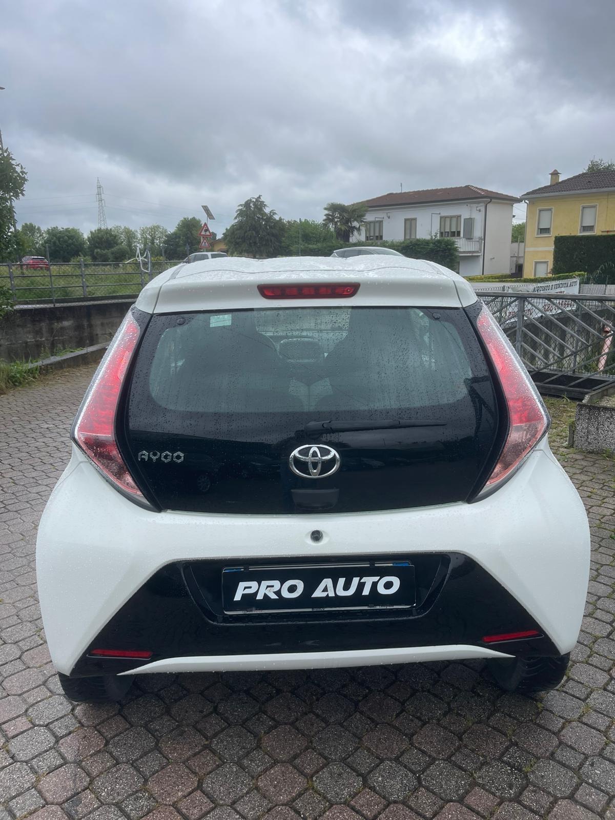 Toyota Aygo 1.0 VVT-i 69 CV 5 porte x-play