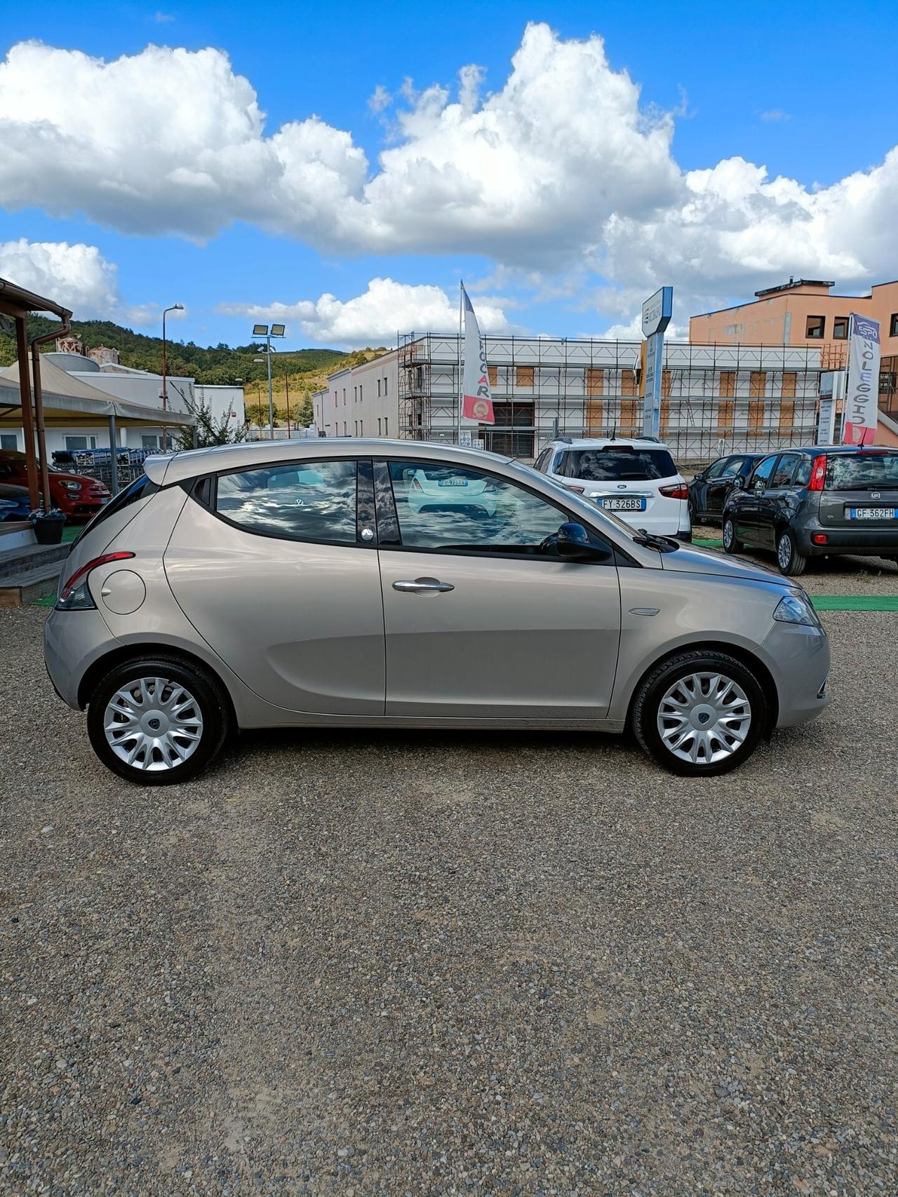 Lancia Ypsilon 1.2 69 CV 5 porte GPL Ecochic Silver