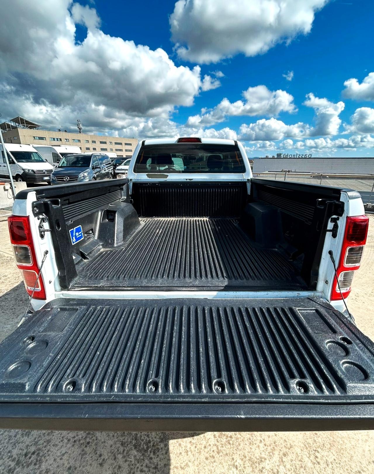 Ford Ranger 2.2 160 cv XL Supercab 4 posti 4wd gancio traino
