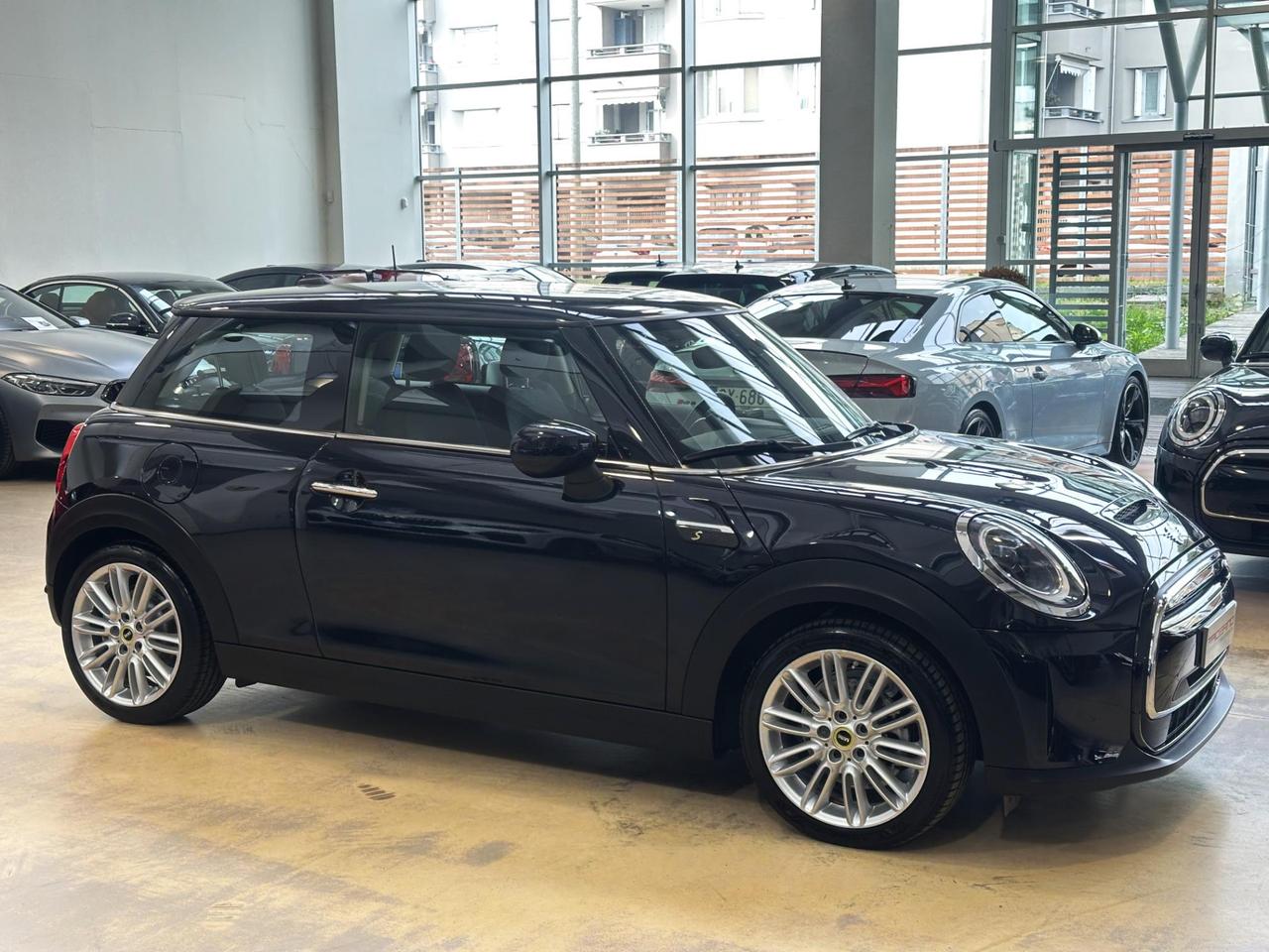 Mini Cooper SE Classic Full Electric Auto - Navi - Pack Luci - Carplay