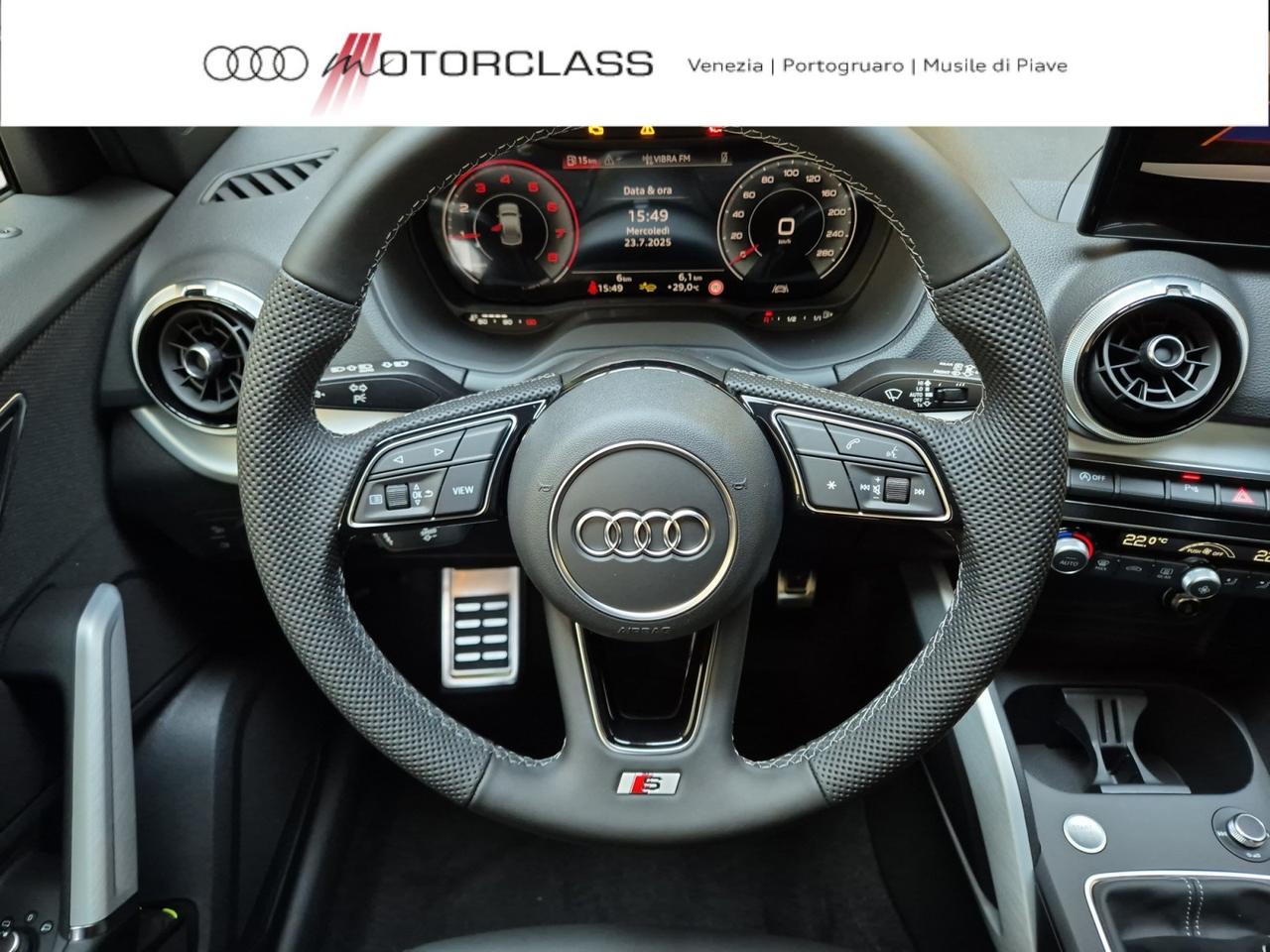 Audi Q2 35 1.5 tfsi identity black