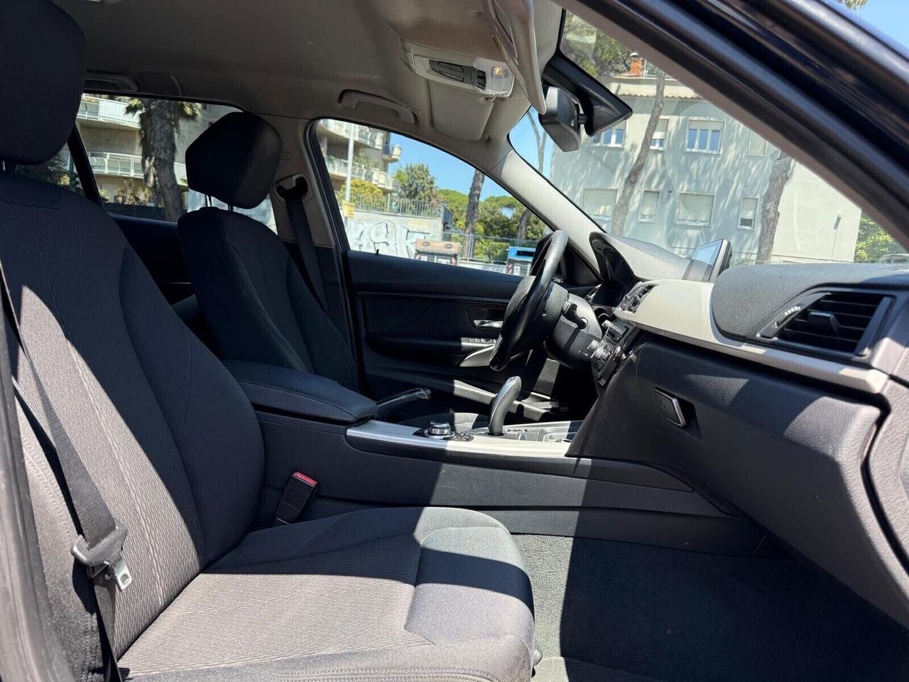 Bmw 318d Touring Business aut. Navi Professional Fari Xeno