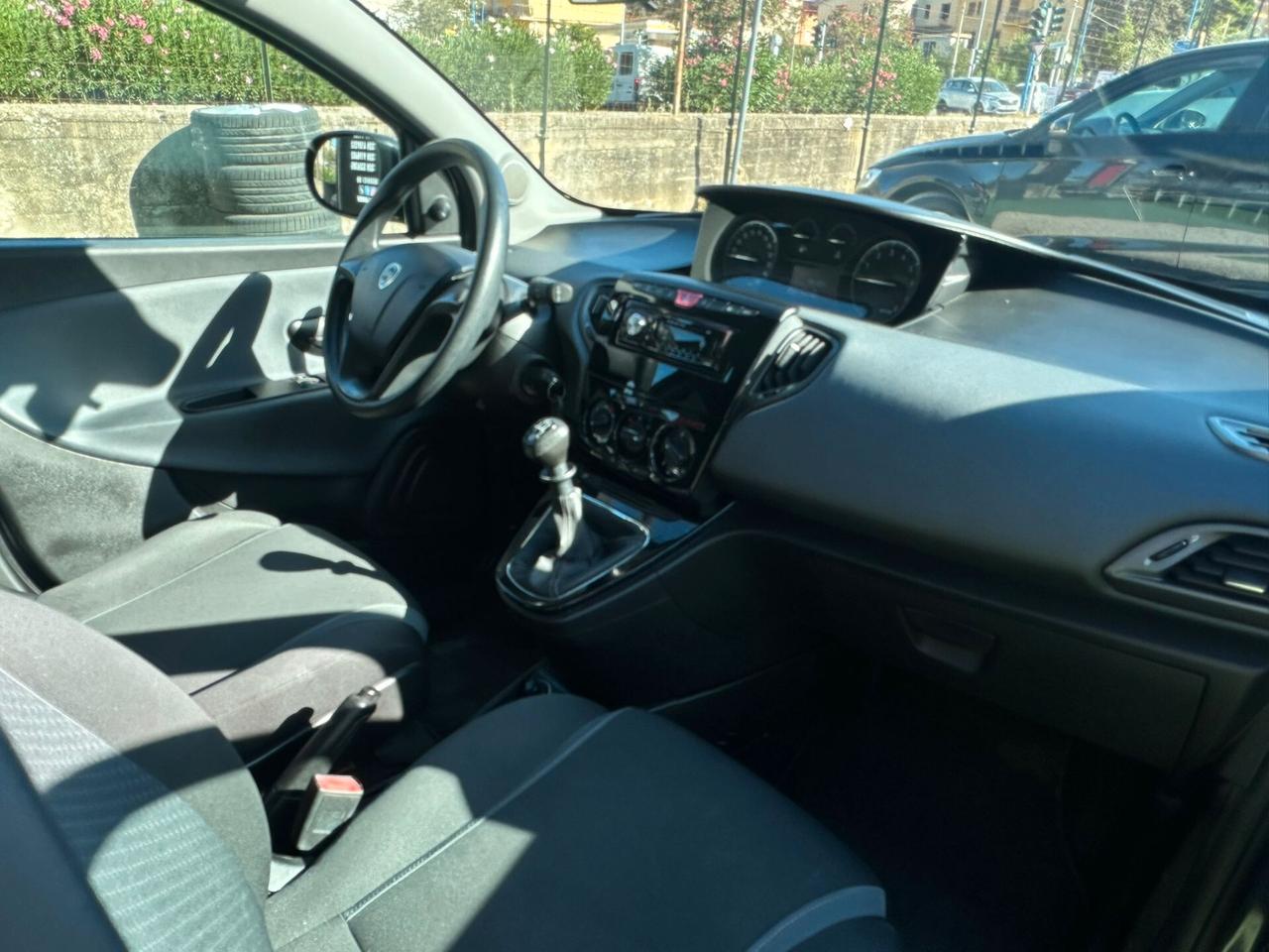Lancia Ypsilon 1.2 69 CV 5 porte Silver