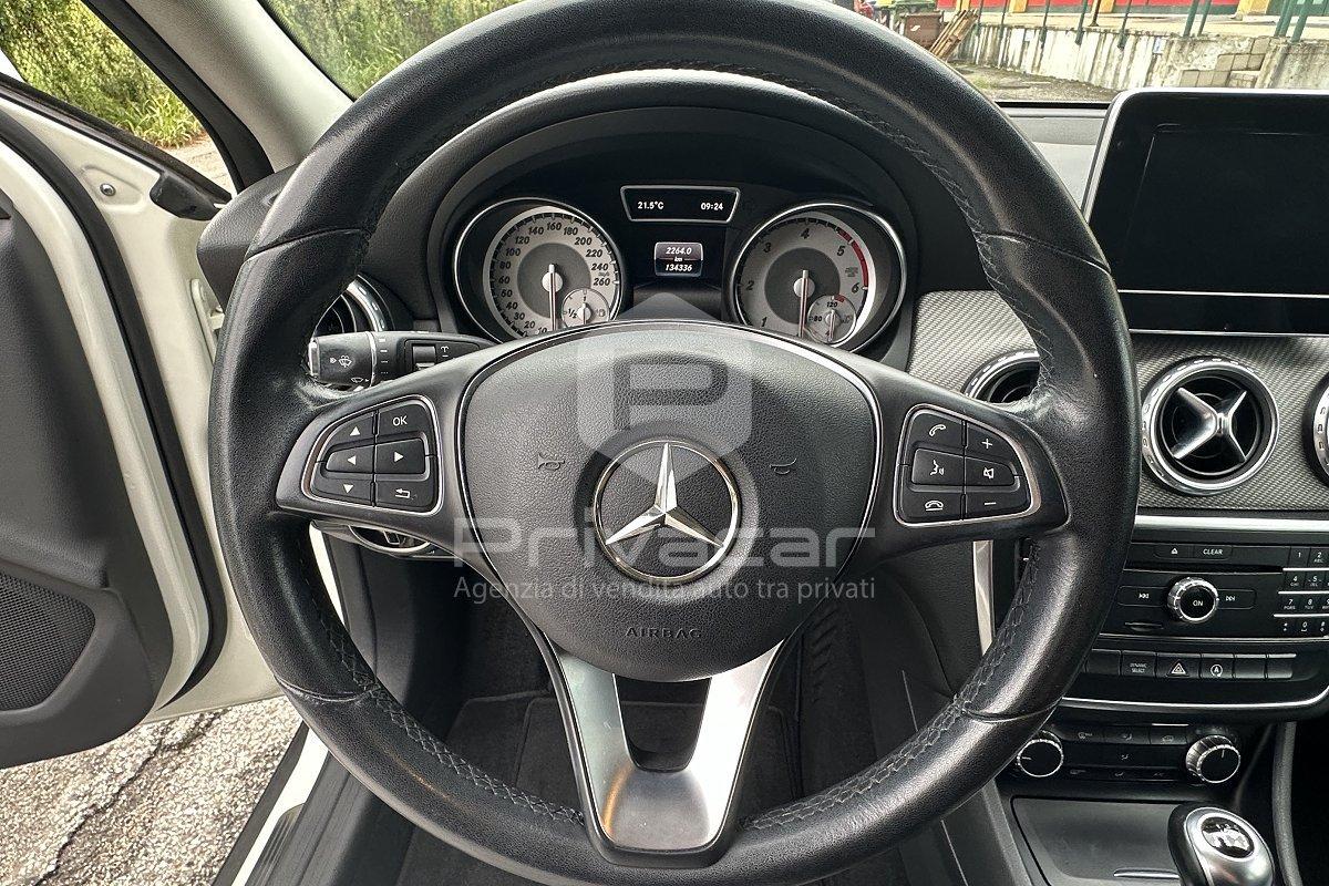 MERCEDES GLA 180 d Business