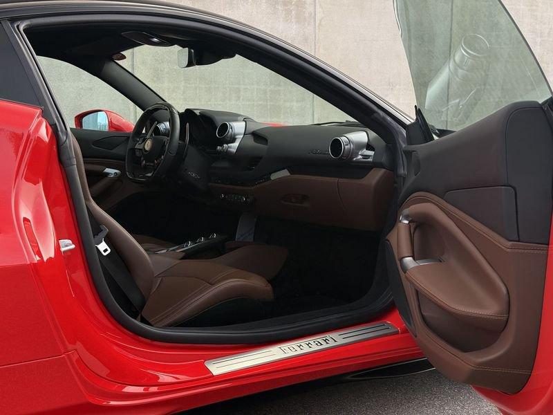 Ferrari F8 Tributo F8 Tributo - sollevatore - volante Led