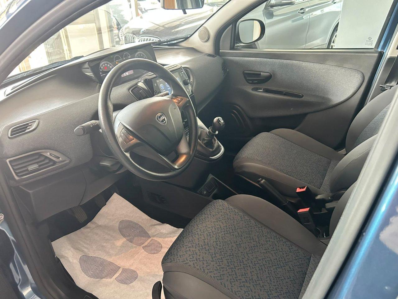 Lancia Ypsilon 1.0 firefly hybrid Silver Plus s&s 70cv