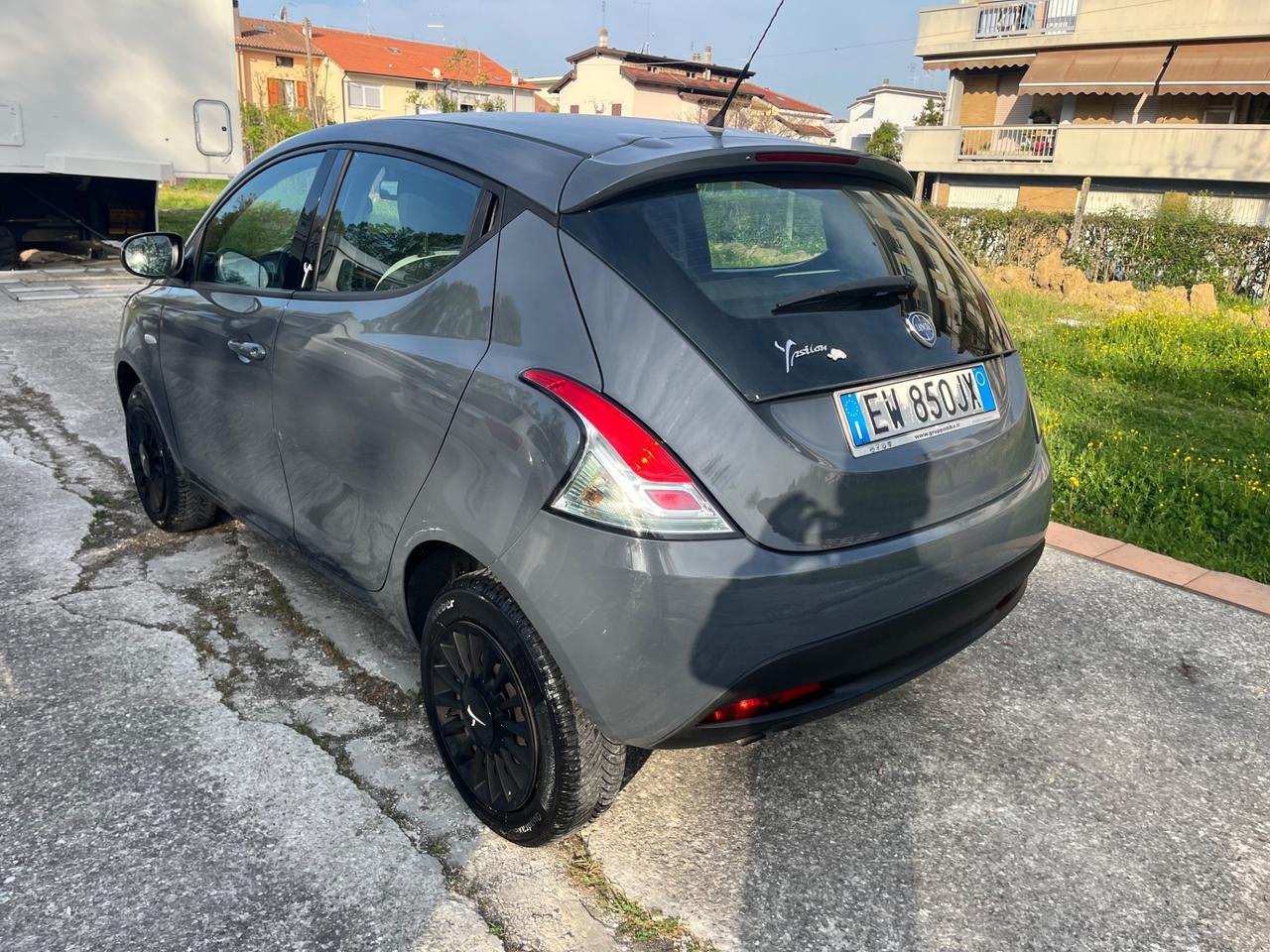 Lancia Ypsilon 0.9 TwinAir 85 CV 5 porte Metano Ecochic Gold