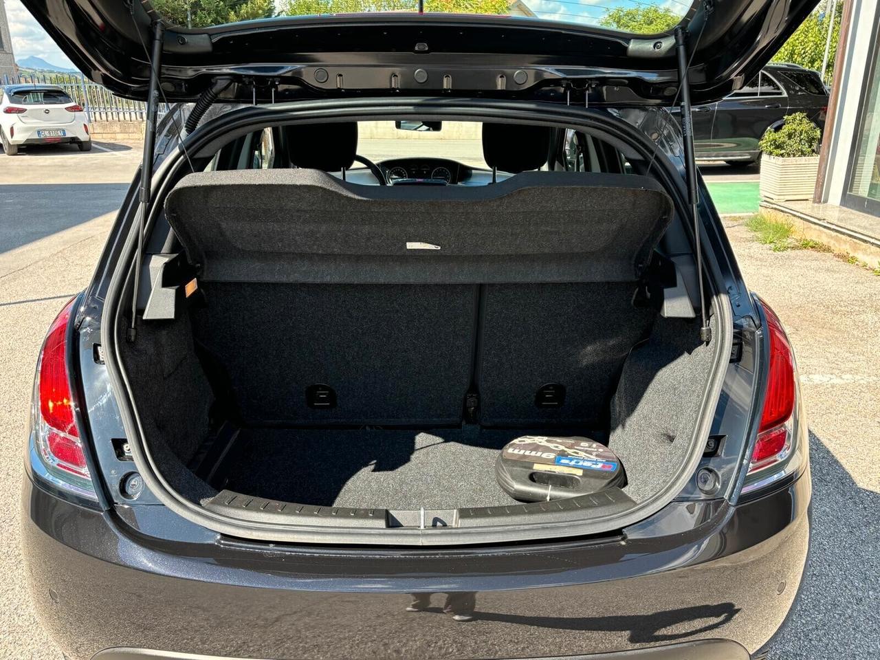 Lancia Ypsilon 1.0 FireFly 5 porte S&S Hybrid Gold