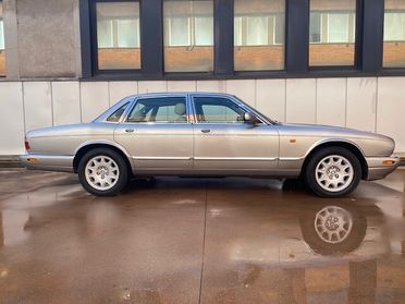 Jaguar XJ8 SOVEREIGN