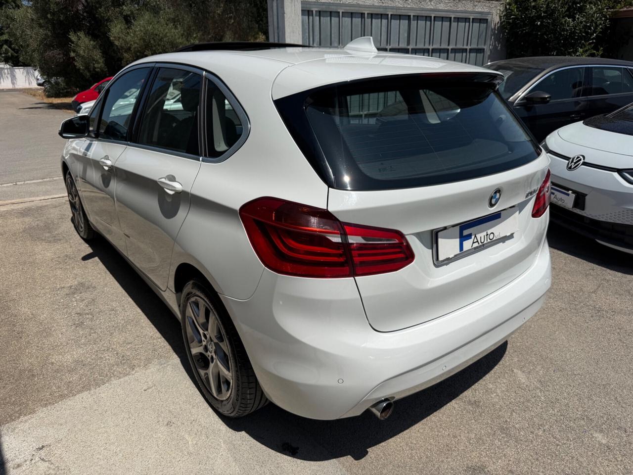 Bmw Active Tourer 218d Luxury,TETTO APRIBILE,PELLE,NAVI,CLIMATRONIC BIZ.,ECC…