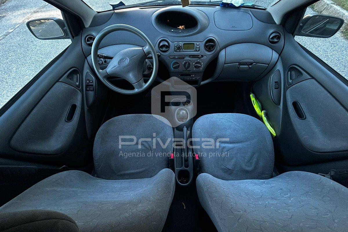 TOYOTA Yaris 1.0i 16V cat 5 porte