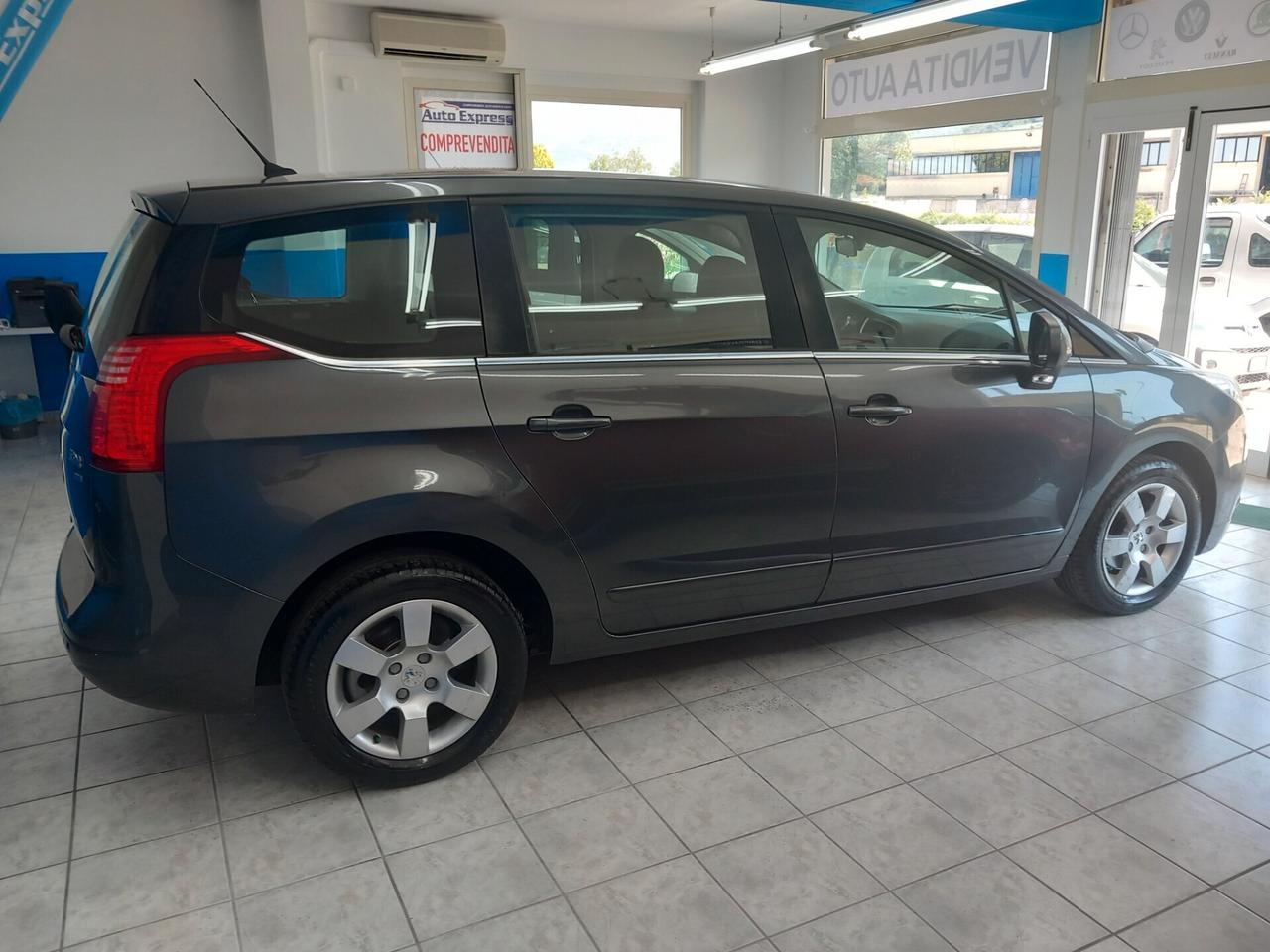 Peugeot 5008 1.6 diesel automatica 7 posti 152 mila km anno 2013