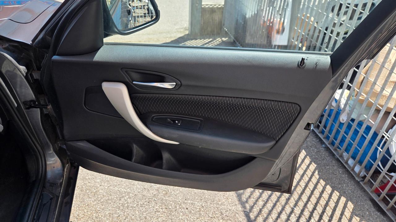 Bmw 118 118i 5p. Sport neo patentati unico proprietario