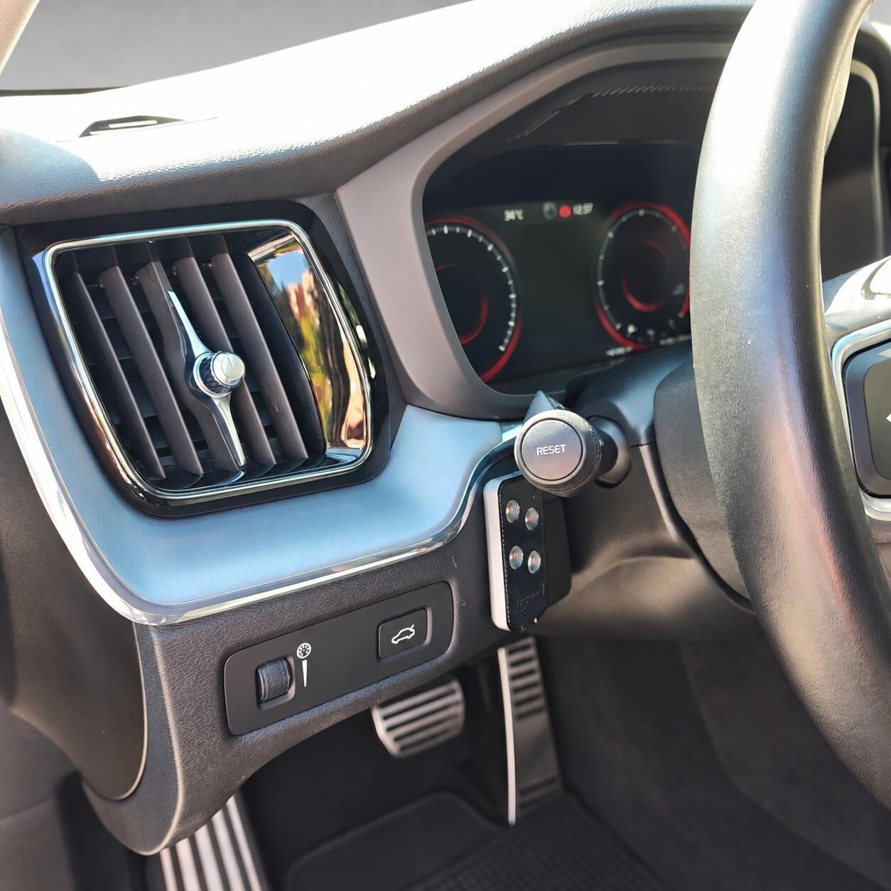 VOLVO XC60 2.0 B4 AWD 197 CV Geartronic Momentum