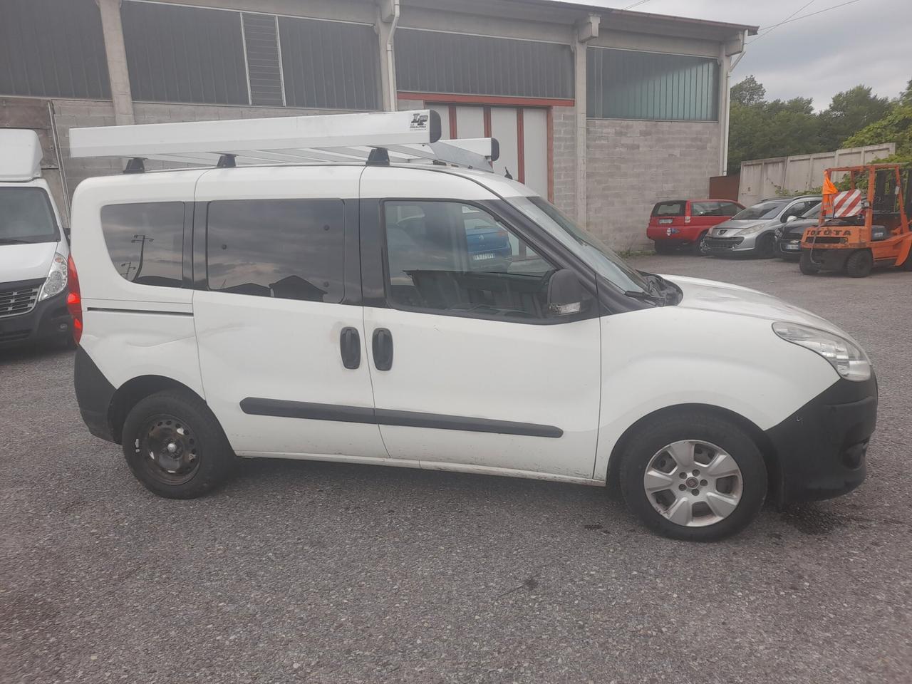 Fiat doblo 5 posti finestrato autocarro