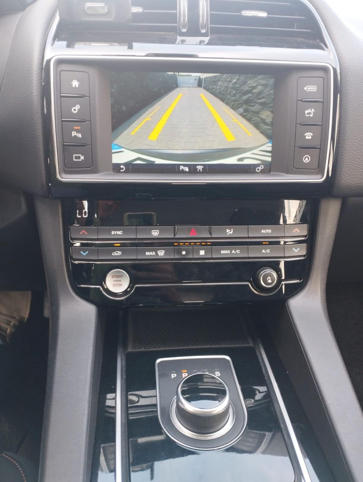 Jaguar F-Pace 3.0 D V6 300 CV AWD aut. Prestige