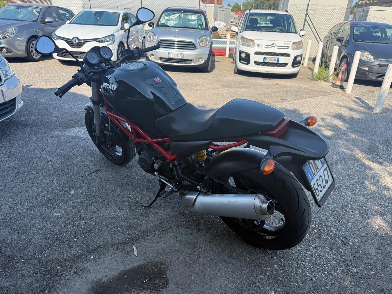 Ducati Monster 696
