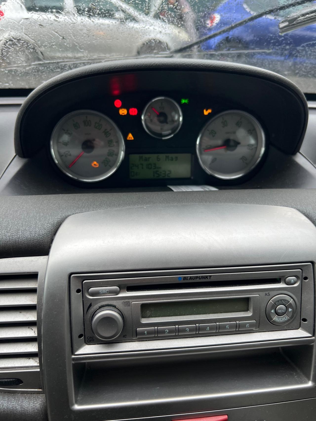 Lancia Ypsilon 1.3 MJT 75 CV Argento