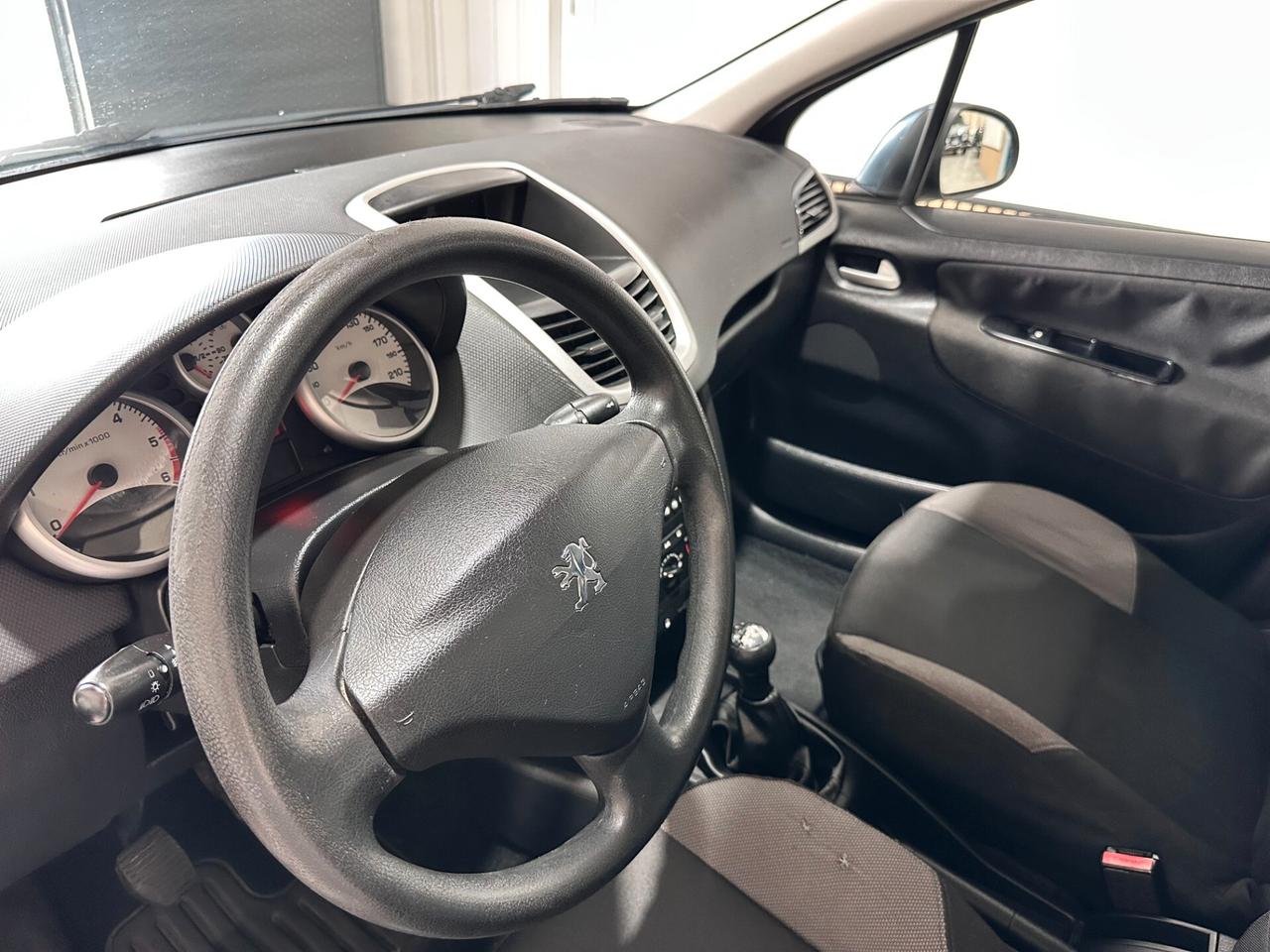 Peugeot 207 1.4 HDi 70CV 5p. NEOPATENTATI – UNICO PROP.