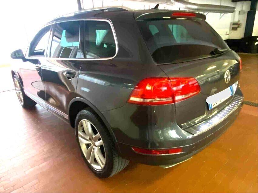 Volkswagen Touareg 3.0 TDI 204 CV tiptronic TETTO APRIBILE PELLE NAVY
