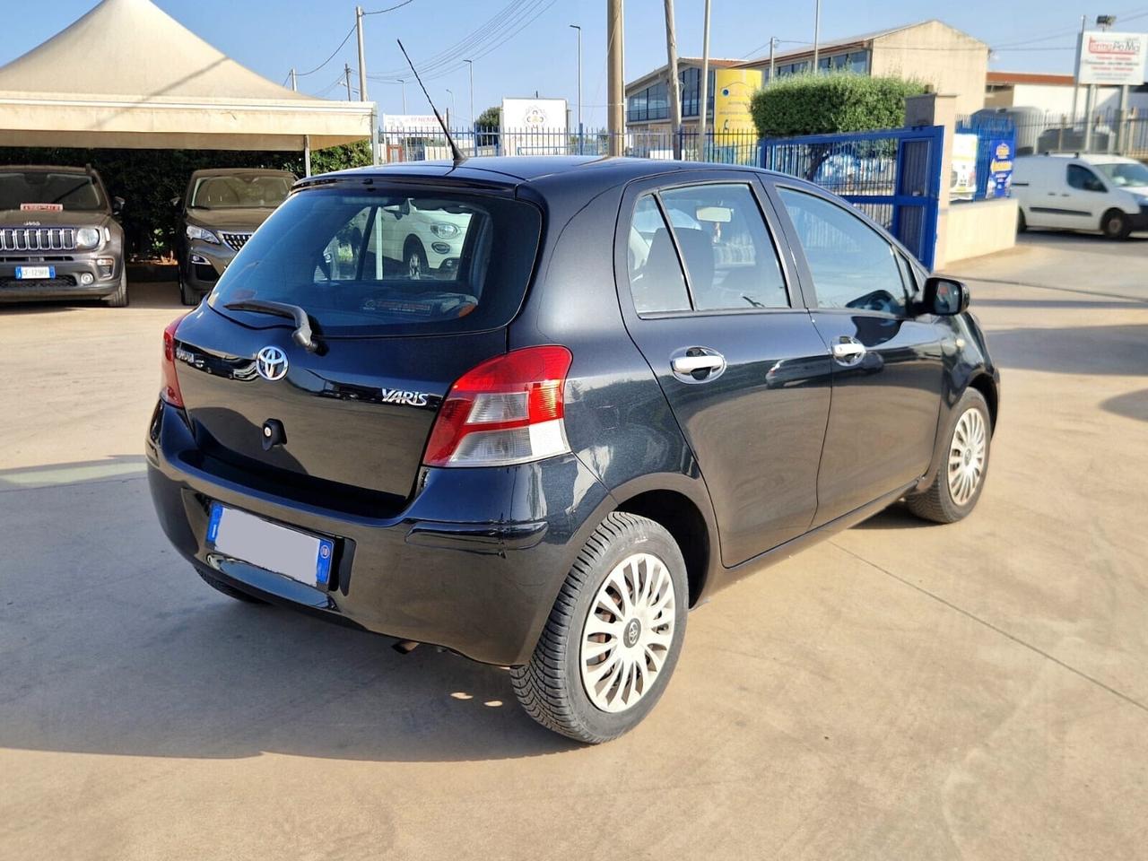 Toyota Yaris 1.0 benzina business NEOPATENTATI