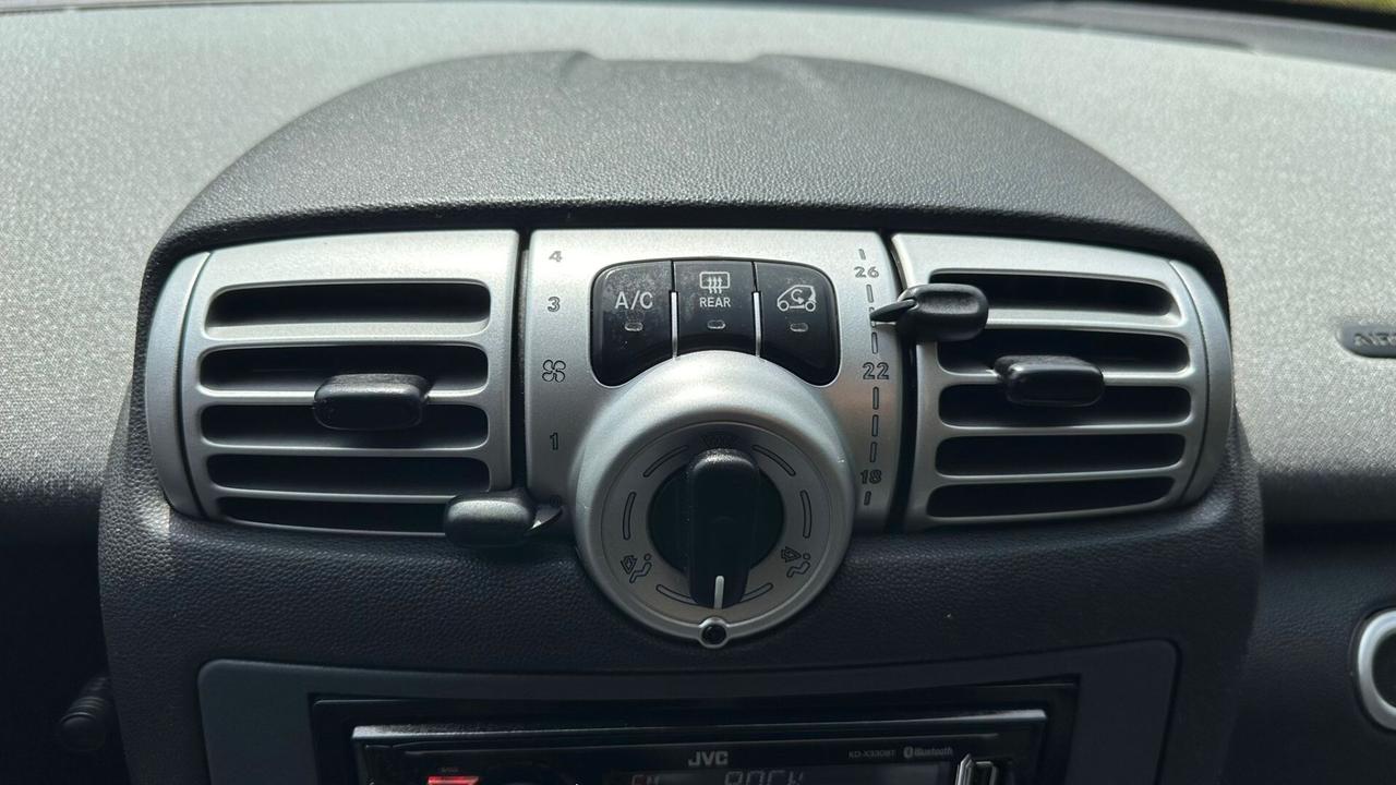 Smart ForTwo 1000 45 kW MHD coupé pure 2011 LEGGI TESTO