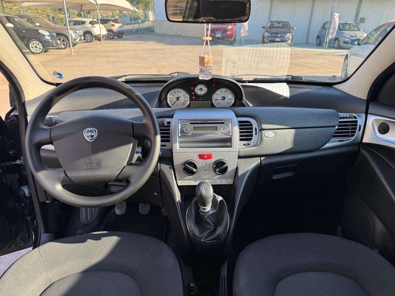 Lancia Ypsilon 1.2 69 CV Unyca