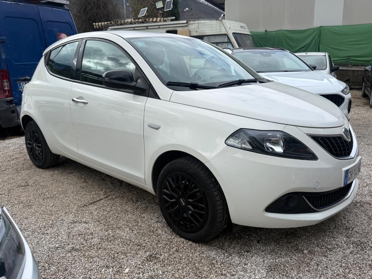 Lancia Ypsilon 1.0 FireFly 5 porte S&S Hybrid Ecochic Silver