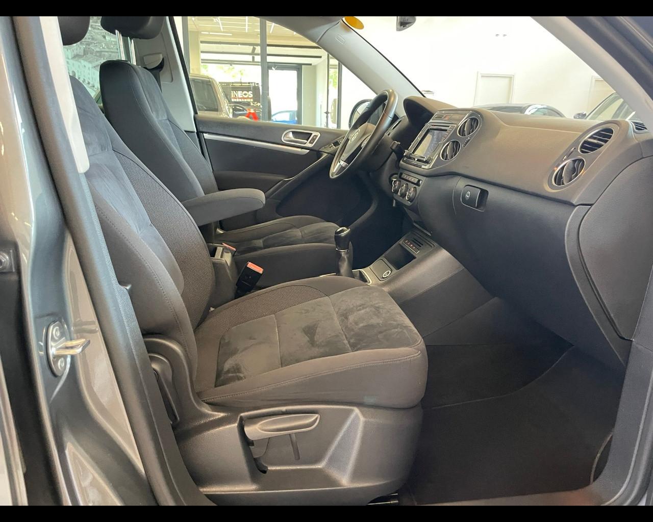 VOLKSWAGEN Tiguan 1ª serie - Tiguan 2.0 TDI 110 CV Sport & Style BlueMotion Technology